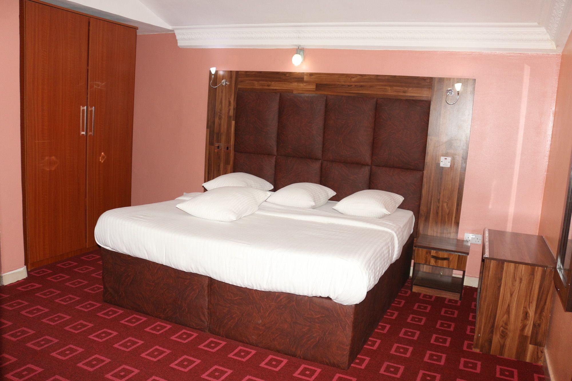 Royal Charlin Hotel And Suites Port Harcourt Dış mekan fotoğraf